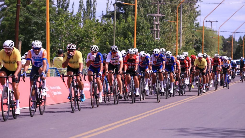 El Tour del Sol 2026 encendió motores en Santa Lucía con una primera etapa vibrante