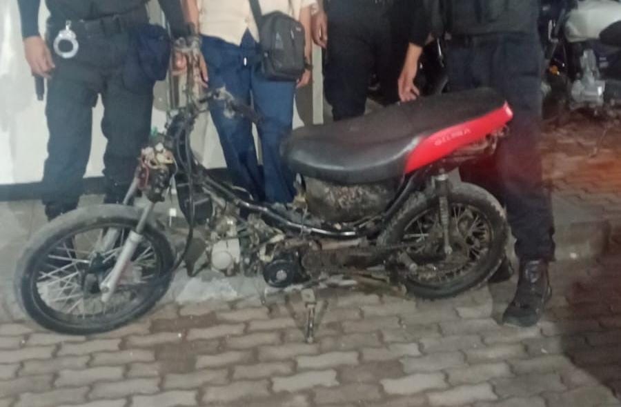 COMISARÍA 8° - RECUPERACIÓN DE MOTOCICLETA ROBADA EN CASUARINAS