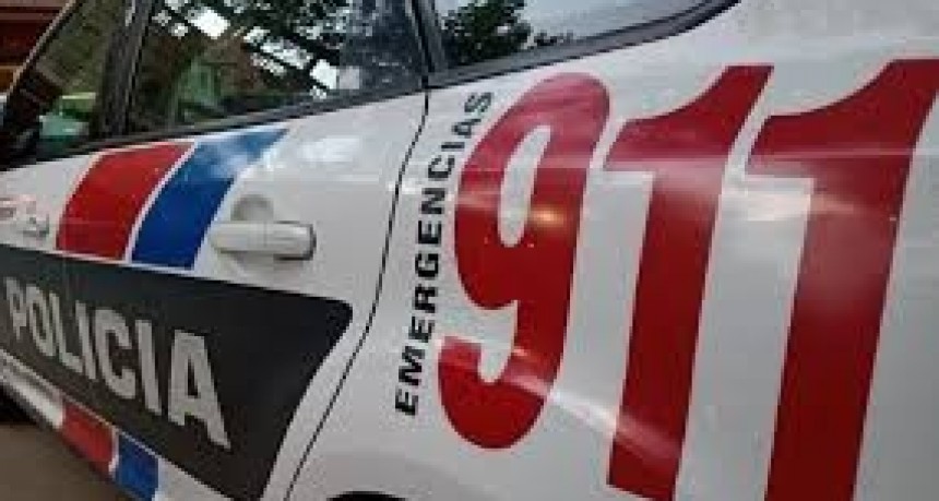 Ins&oacute;lito en Chimbas: rob&oacute; un celular en un mayorista, se lo pas&oacute; a su novio y terminaron tir&aacute;ndolo a un canal