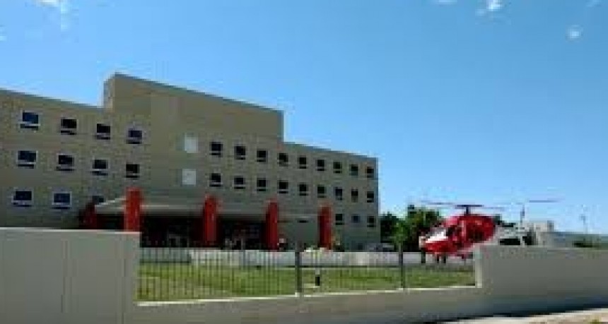 Momento de terror: Un portón cayó sobre una niña de 5 años 