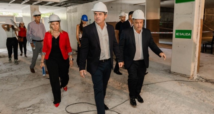Orrego recorrió las obras de remodelación del Teatro Sarmiento