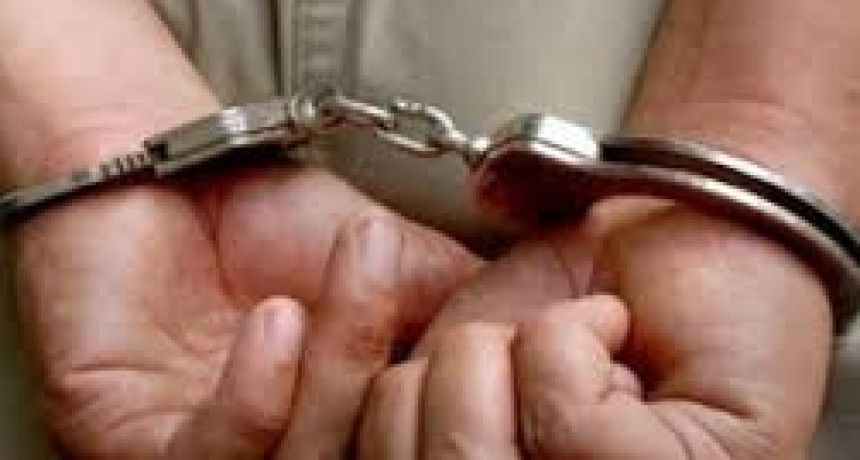 Violento asalto en Rawson: un joven y una menor detenidos tras un robo a punta de cuchillo