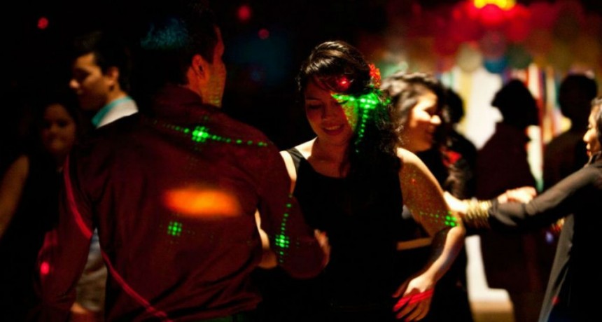¡Q' Vuelvan los Lentos! : El regreso de la magia del baile romántico al Parque de Mayo
