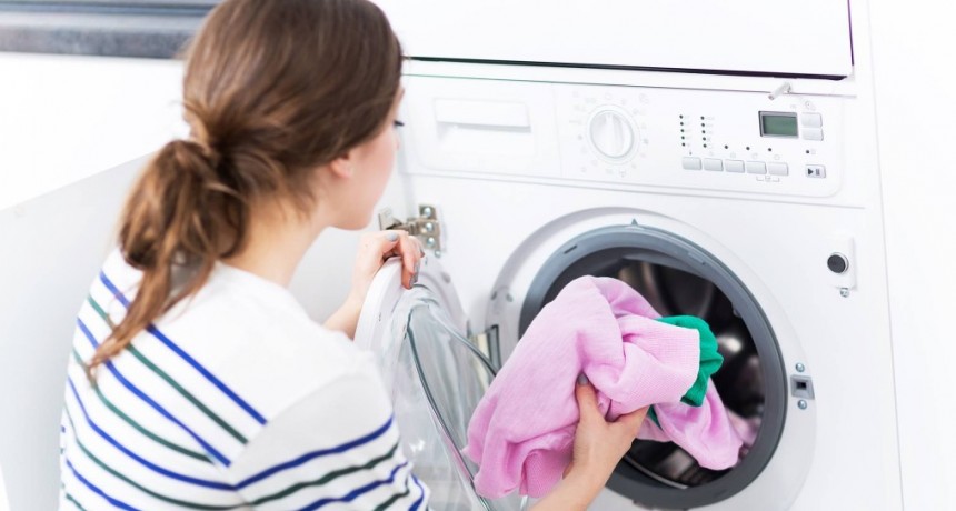Este es el secreto para lavar la ropa sin manchas y sin químicos