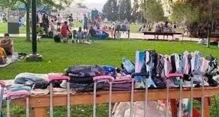 Revendedores del Parque de Mayo reubican su feria en un predio privado