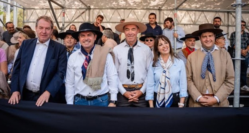 Orrego acompañó el inicio de la Cabalgata de la Fe: “Es una historia de amor y de fe arraigada en nuestra cultura”