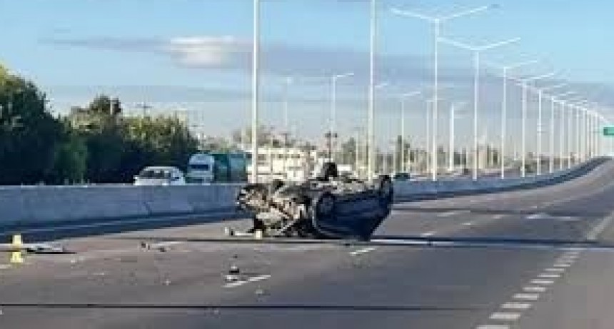 Volcó en Ruta 40 un funcionario acusado de estafa en Sarmiento