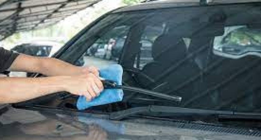 Violenta agresión en Chimbas: un limpiavidrios golpeó a un automovilista que se negó a su servicio