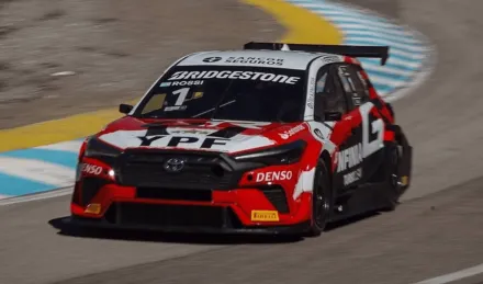 Mat&iacute;as Rossi se qued&oacute; con la pole en El Zonda por apenas 93 mil&eacute;simas