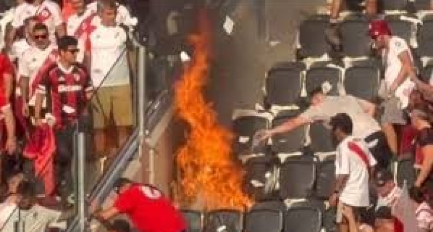 Tensi&oacute;n en el Monumental: un foco de incendio en la tribuna durante el Supercl&aacute;sico entre River y Boca