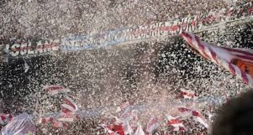 El Monumental revivi&oacute; un ritual cl&aacute;sico: 52 toneladas de papelitos en un recibimiento hist&oacute;rico para River