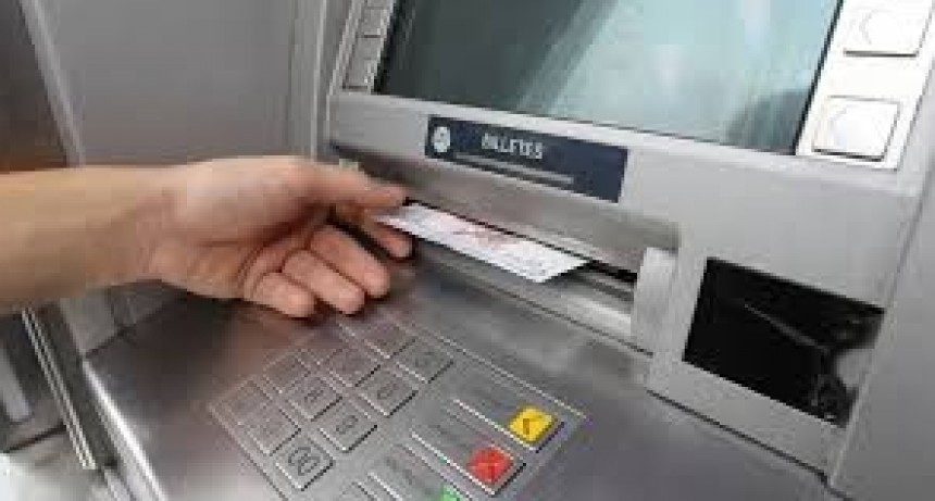 Cajeros automáticos: estos son los nuevos límites de extracción diaria banco por banco