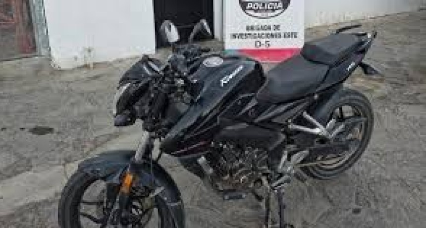Recuperan en 25 de Mayo una moto robada en Mendoza que circulaba con patente falsa
