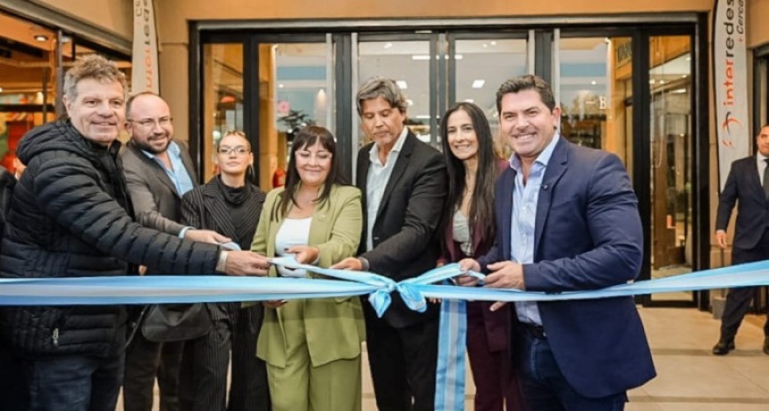 Orrego particip&oacute; de la inauguraci&oacute;n de un importante centro comercial en Chimbas 
