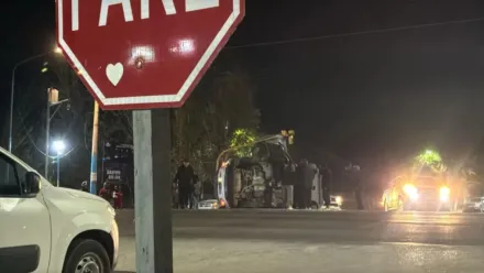 Impresionante vuelco en Albard&oacute;n: chocaron dos Jeep en Ruta 40 y Sarmiento
