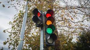 La nueva propuesta: una cuarta luz en los semáforos 