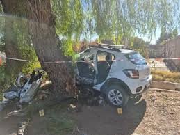 IMPACTANTE ACCIDENTE EN CHIMBAS: Chocó contra un árbol para esquivar una moto que cruzó en rojo