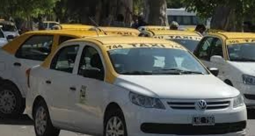 Choferes en alerta: San Juan prohibe el alquiler de licencias para taxis y remises