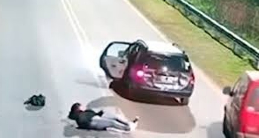 Una pasajera se arrojó de un Uber en movimiento tras sospechar del conductor: fue hospitalizada