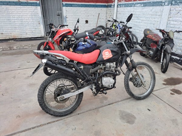 Hallaron una moto enduro abandonada en Rawson: buscan a su due&ntilde;o