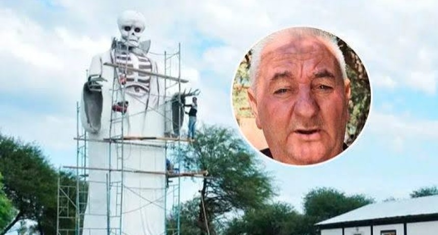 Muri&oacute; en pleno acto sexual el creador del imponente monumento a San La Muerte en Santiago del Estero