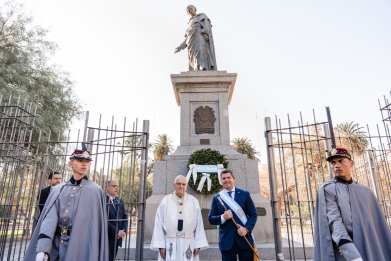 Emotiva Conmemoración en San Juan: Gobernador Orrego Lideró Homenaje por los 209 Años de la Independencia