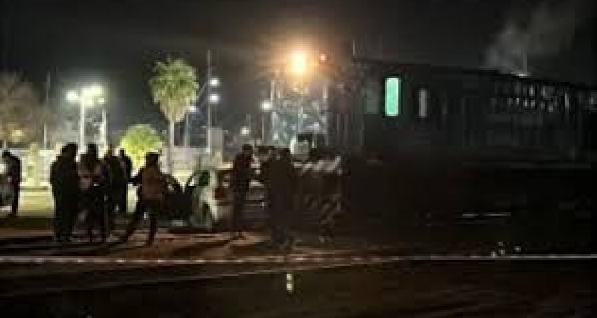  Accidente en Caucete: Un Tren Colisiona con Auto y Deja una Mujer Gravemente Herida