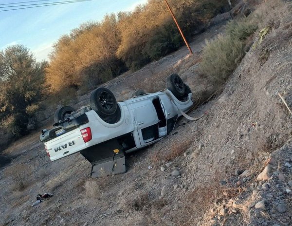 Ullum: una camioneta termin&oacute; volcada 