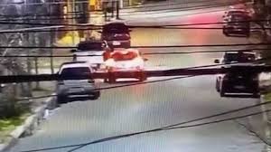 Detienen en Ensenada a un Hombre que Arrastró a su Exnovia en el Capot de su Auto