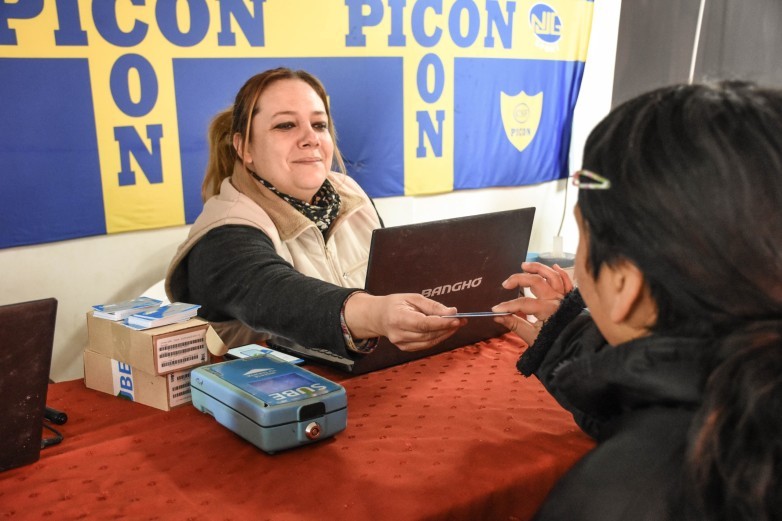 El Gobierno entregó cerca de 1.000 tarjetas SUBE en una semana para facilitar el uso del transporte público