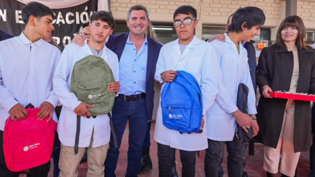 Histórico: Orrego inauguró en Mogna la primera escuela secundaria rural de San Juan