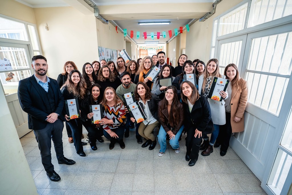 Educación sumó tablets para acompañamiento escolar en el Gabinete Veronelli