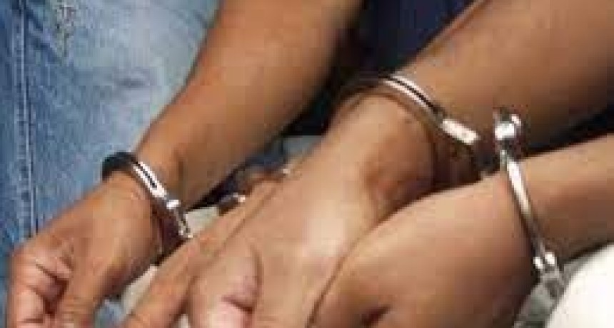 Golpe al Narcotráfico en Chimbas: Madre e Hija Detenidas por Venta de Drogas Cerca de una Plaza