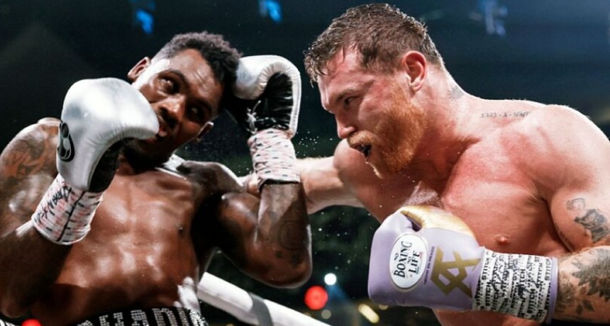 Terence Crawford humilló a Canelo y es campeón indiscutido en tres categorías