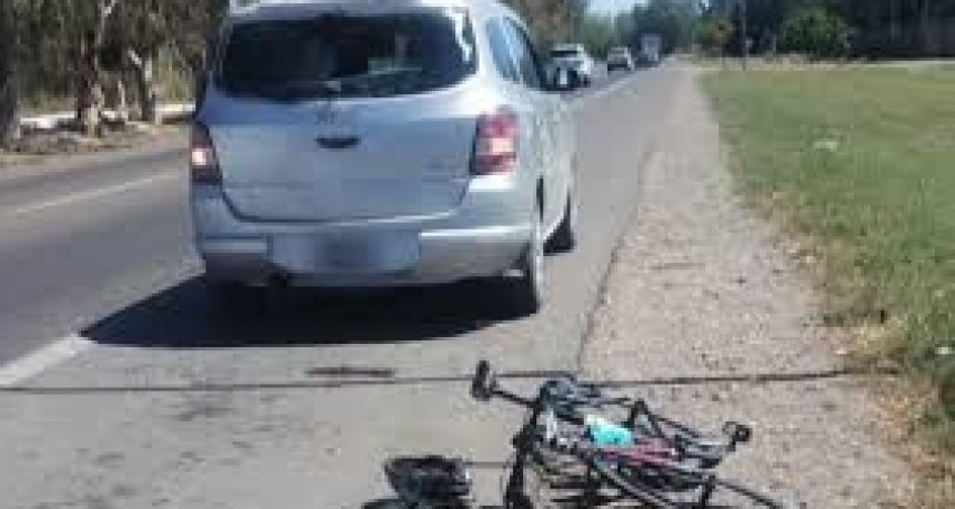Accidente en Ruta 20: Un Ciclista Hospitalizado Tras Chocar con un Auto Estacionado
