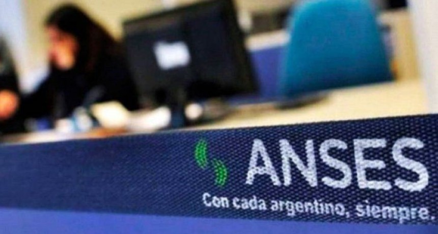 El Gobierno analiza premiar a los jubilados que aportaron al sistema previsional