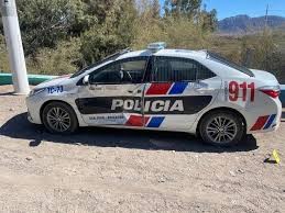 Tensión en Chimbas: robaban hierro en una obra, uno se escondió en un ropero y sus familiares molieron a palos a la policía